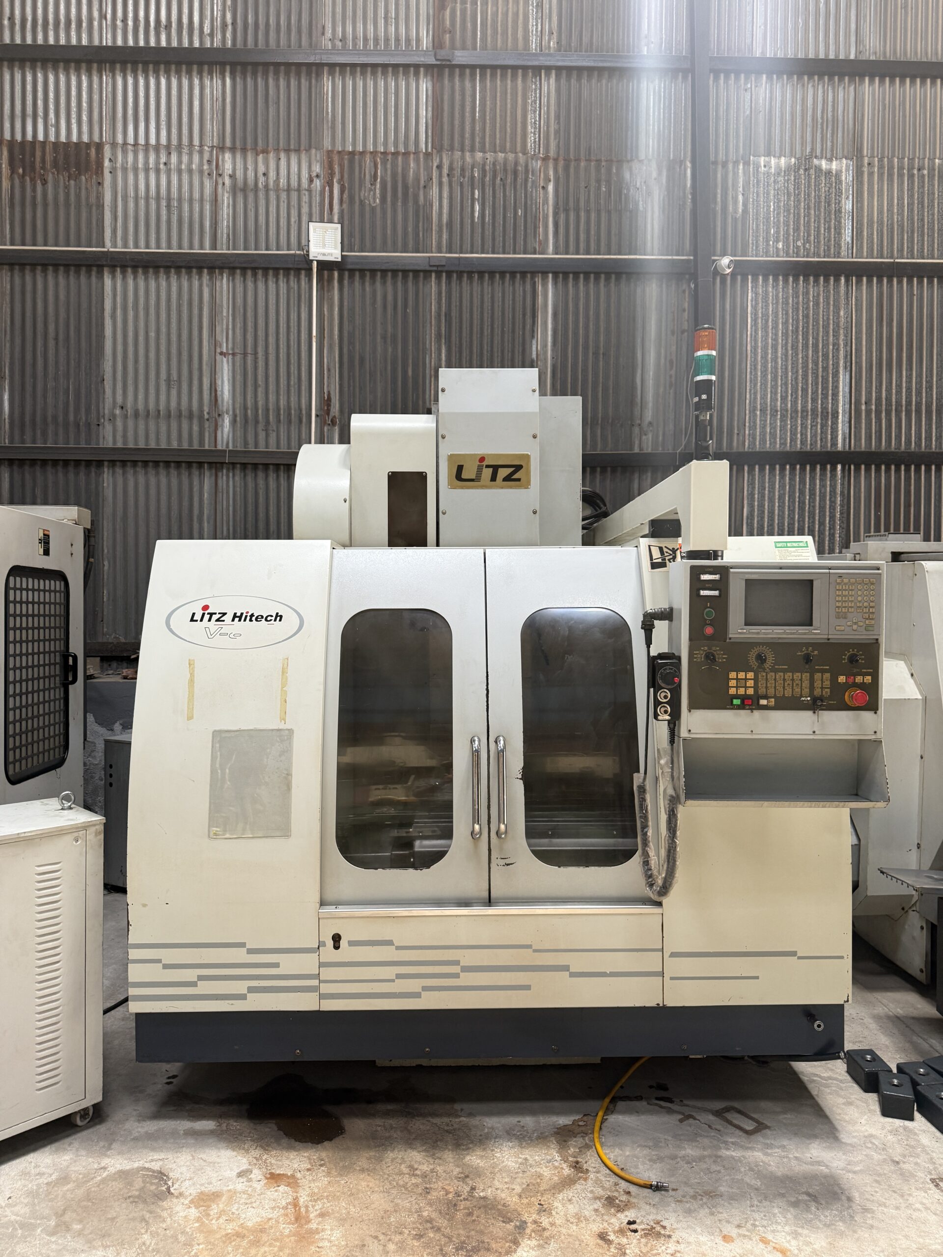 Litz CV-800 VMC Machine