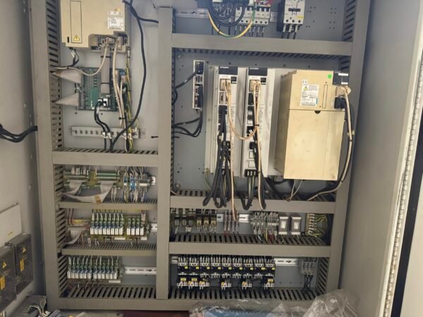 Litz CV-800 VMC Machine