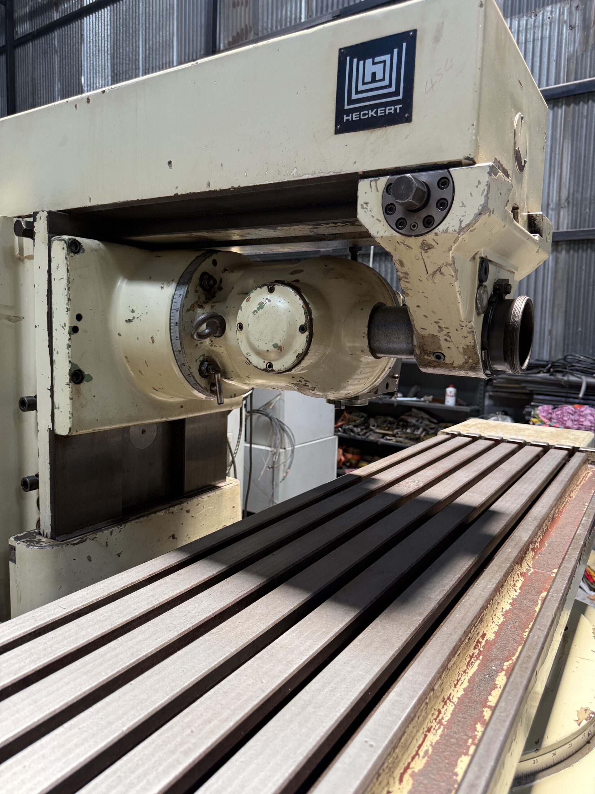 Universal Milling Machine
