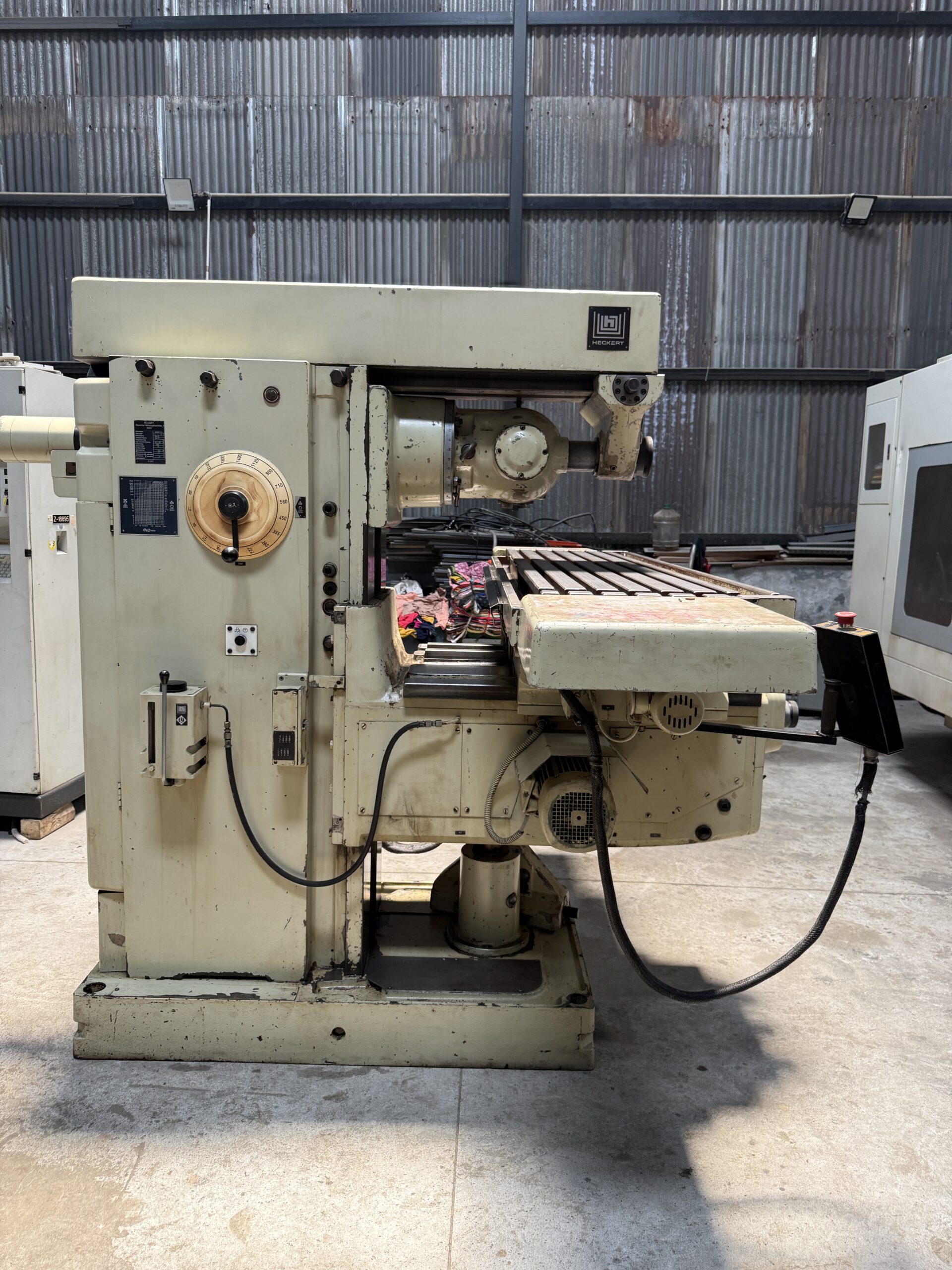 Universal Milling Machine