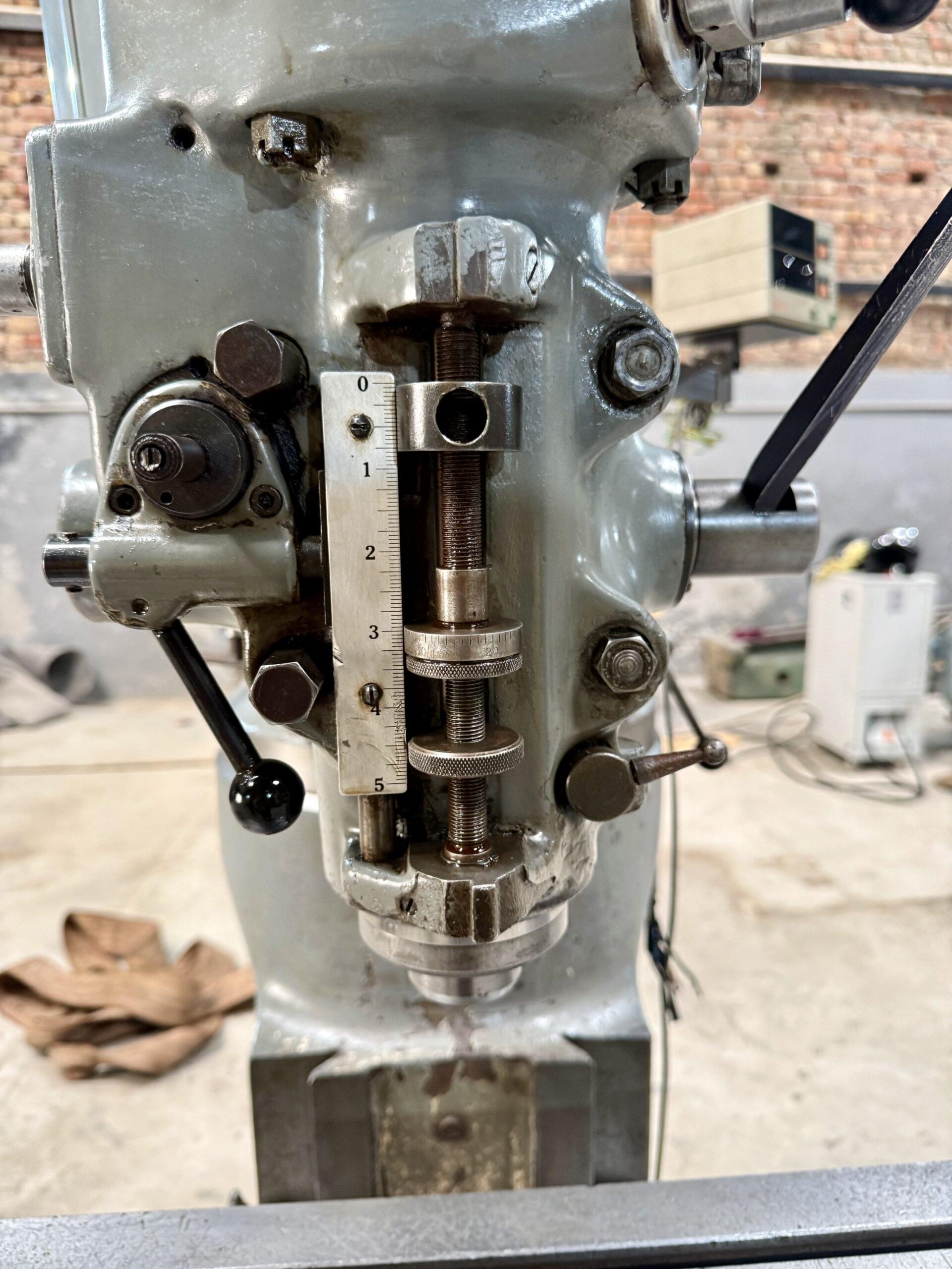 Bridgeport milling machine - Image 4