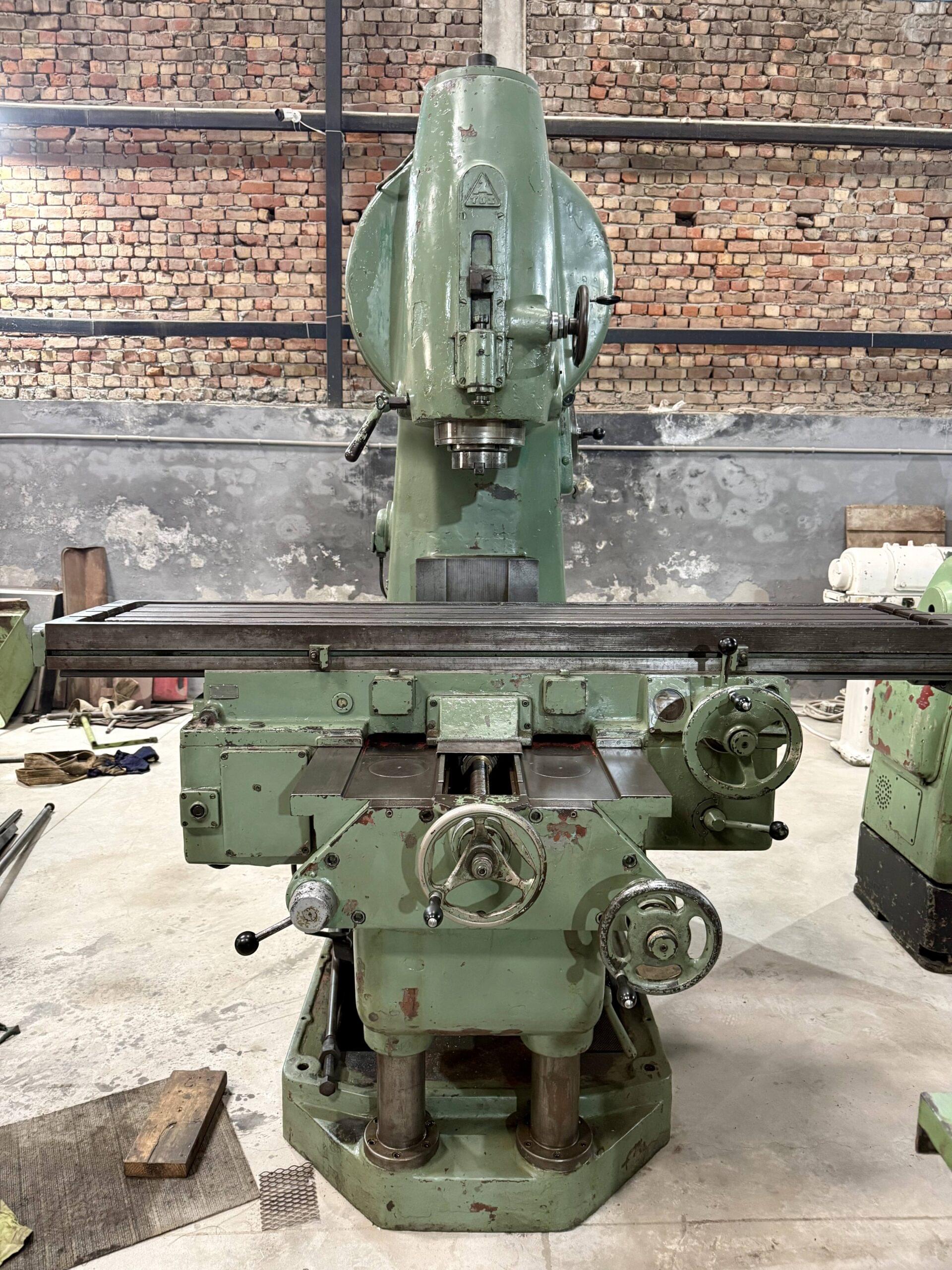 TOS MILLING FA5V MILLING MACHINE