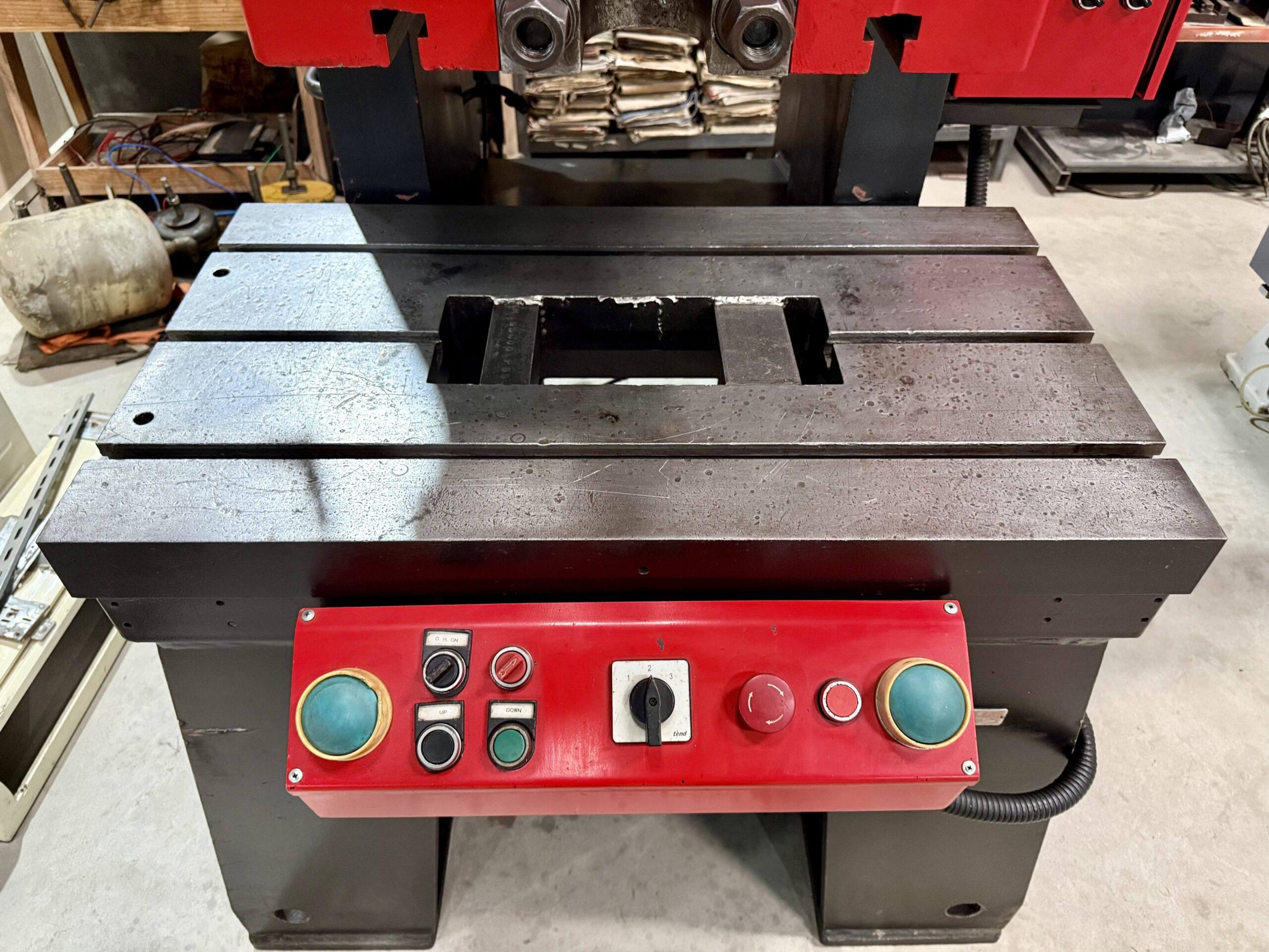 AMADA TORCPAC 80TON C-FRAME PRESS - Image 3