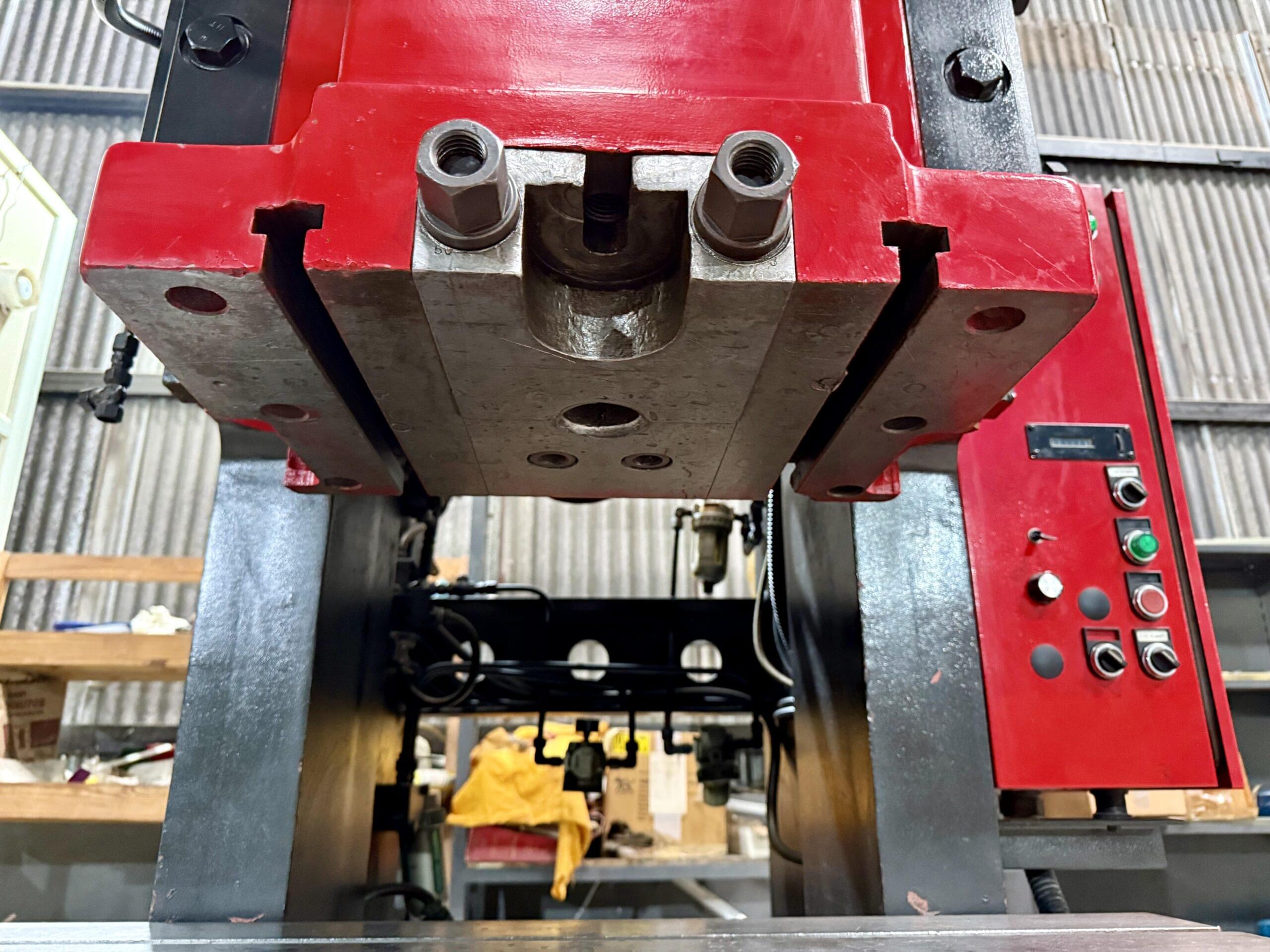 AMADA TORCPAC 80TON C-FRAME PRESS - Image 4