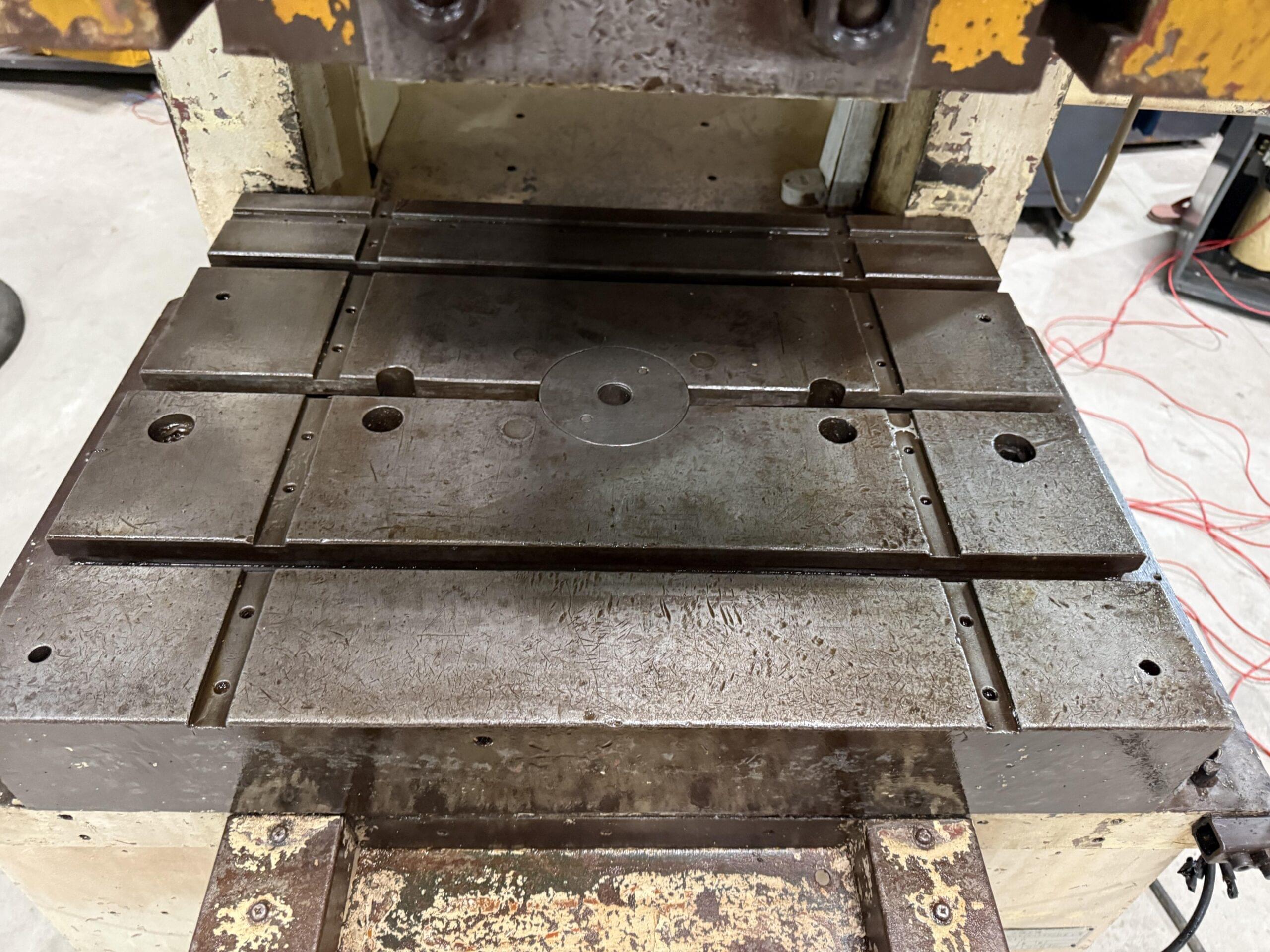 AMADA TORC-PAC 60TON POWERPRESS - Image 4