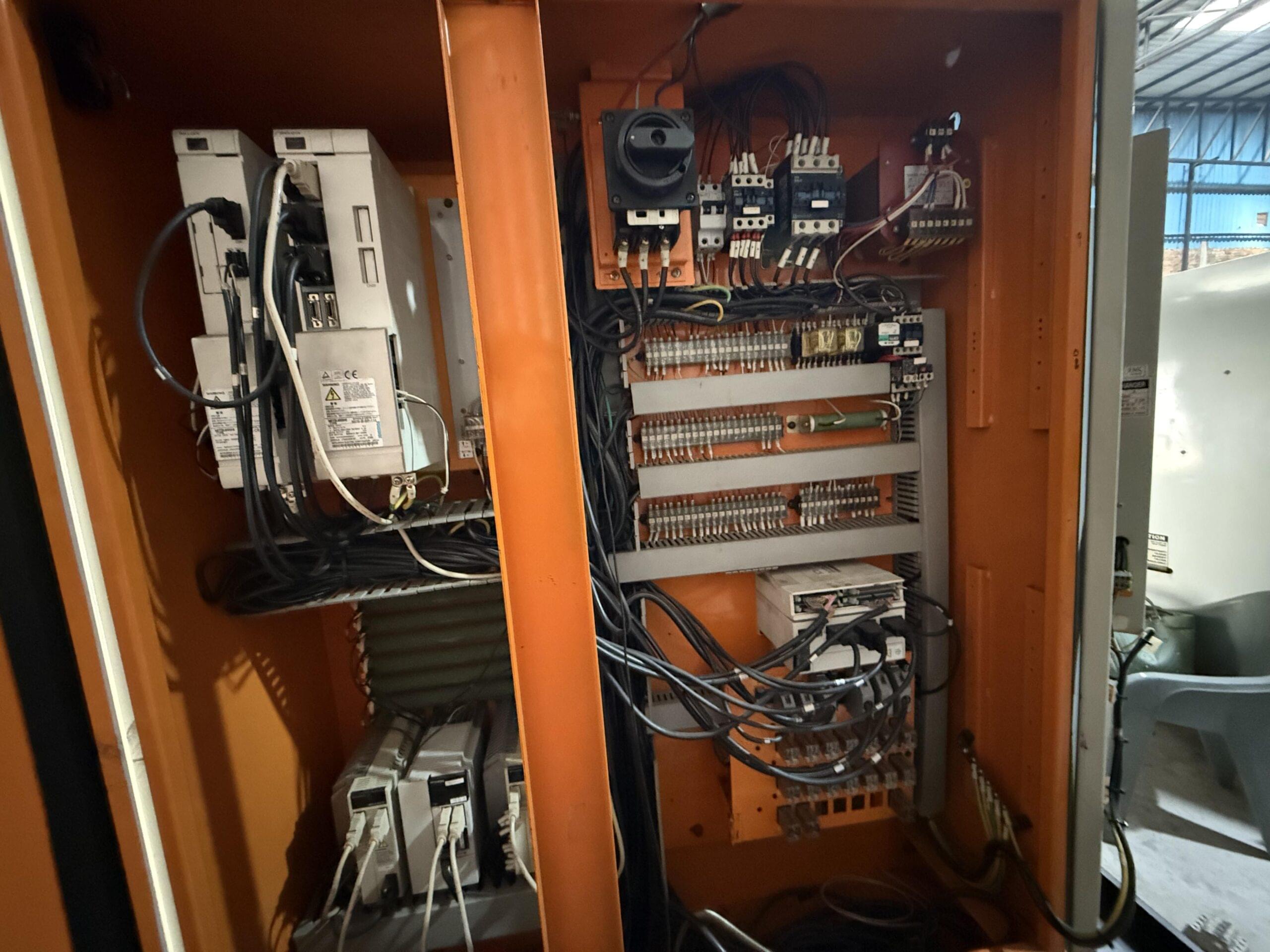 LEADWELL V-25 VERTICAL MACHINING CENTER - Image 10