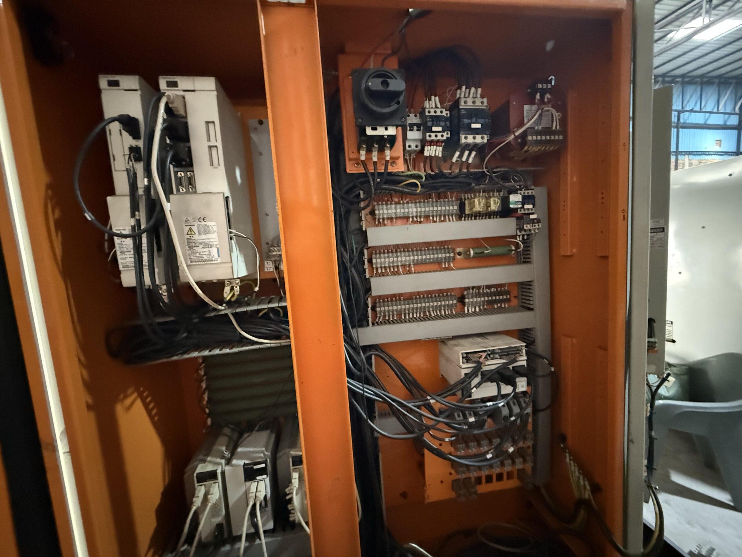 LEADWELL V-25 VERTICAL MACHINING CENTER - Image 11