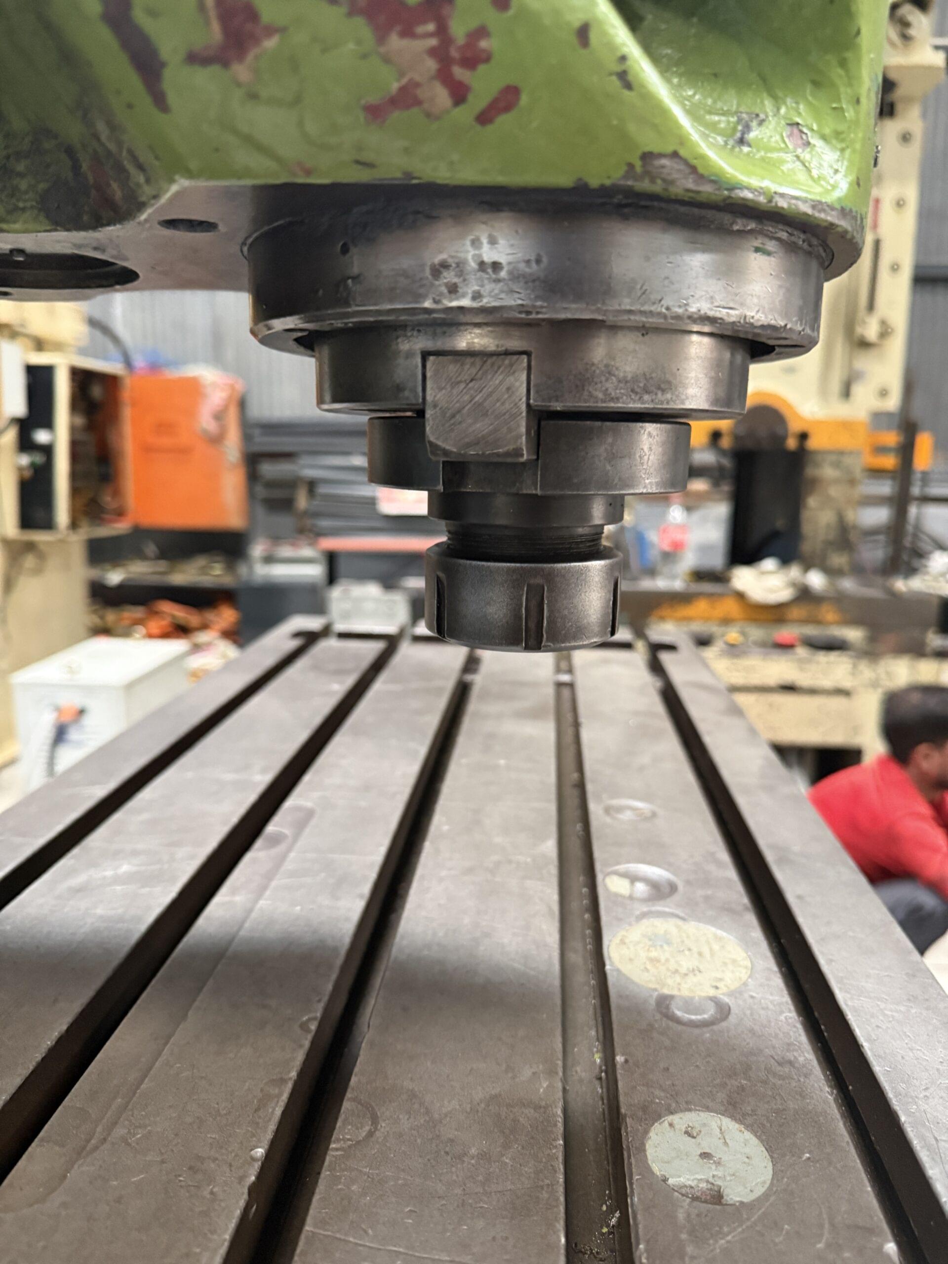 Huron KU4 Universal milling machine - Image 4